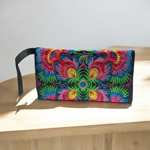 Sabai Jai Floral Embroidered Boho Clutch - Handmade Ethnic Flower Wristlet Purse - Picture 1 of 7